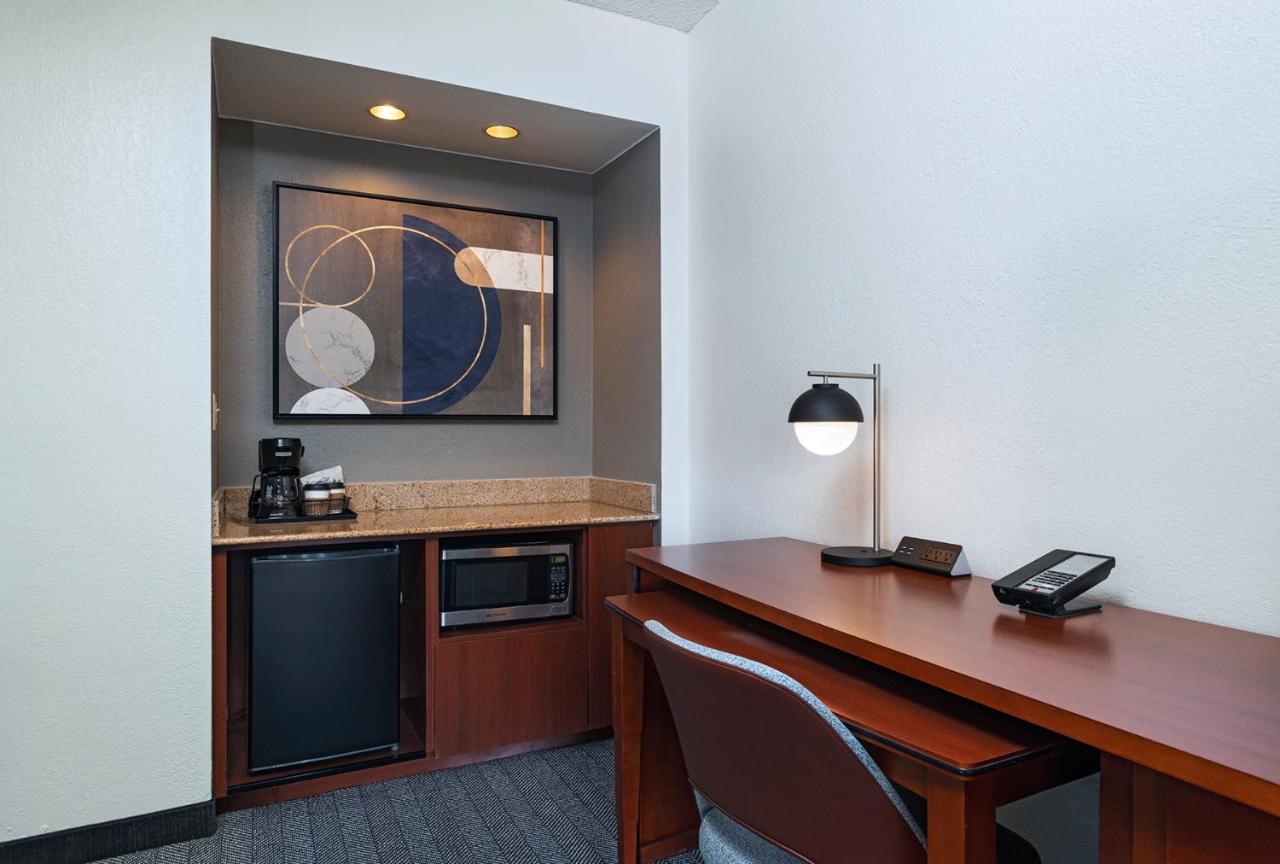Courtyard By Marriott Dallas Richardson At Spring Valley Dış mekan fotoğraf