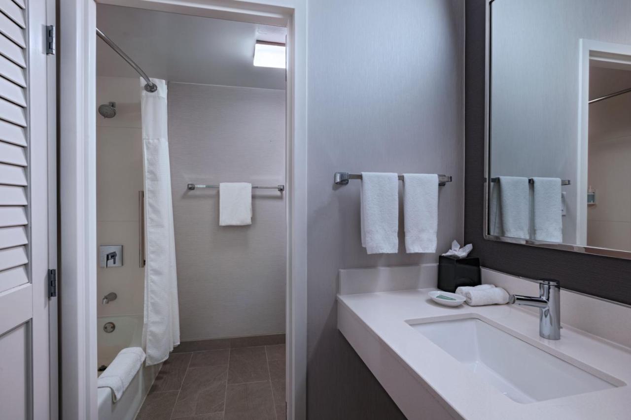 Courtyard By Marriott Dallas Richardson At Spring Valley Dış mekan fotoğraf