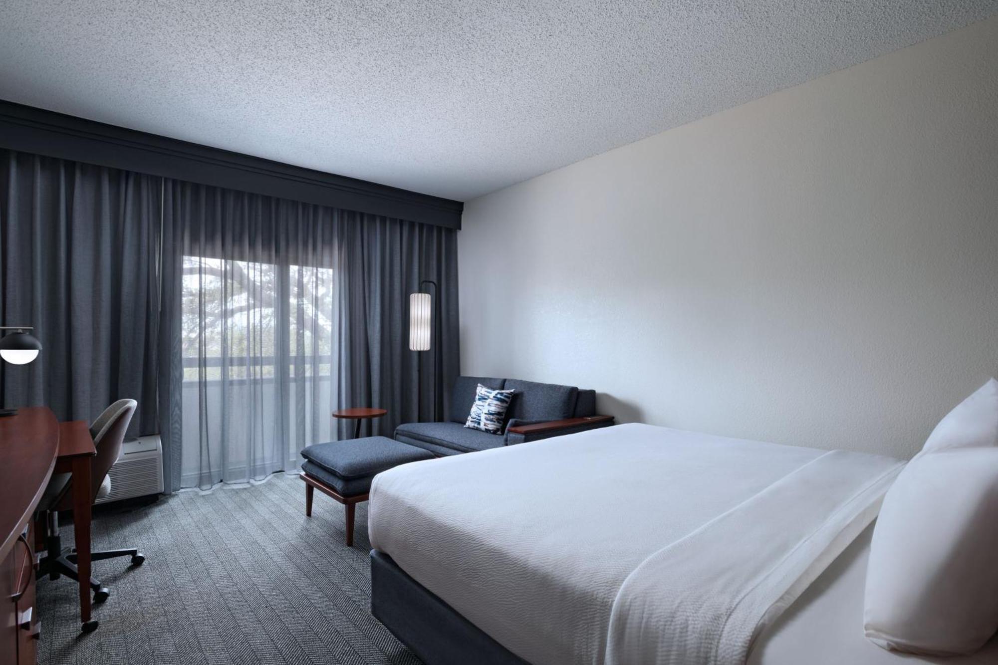 Courtyard By Marriott Dallas Richardson At Spring Valley Dış mekan fotoğraf